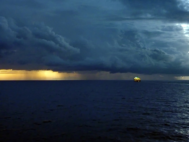 ....e la nave va verso il sole o la tempesta? -  SPC 2020/08 - 9° places - "Weather Phenomena"