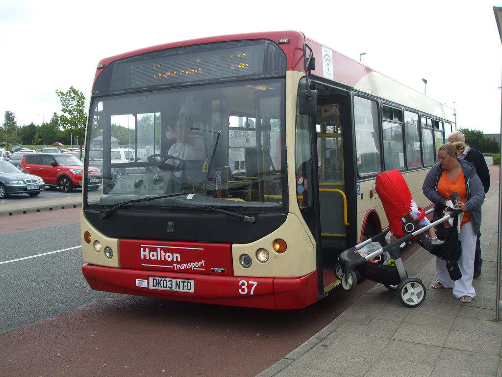 DSCF7809 Halton Borough Transport 37 (DK03 NTD) in Liverpool - 16 Jun 2017