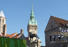 Der Löwe von Braunschweig in der Theaterkulisse