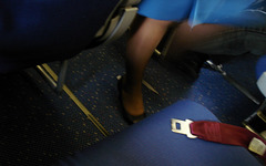 Hôtesse de l'air KLM en talons hauts / KLM flight attendant in high heels