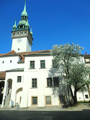 Brno - Malnova urbodomo (fotita de la korto)
