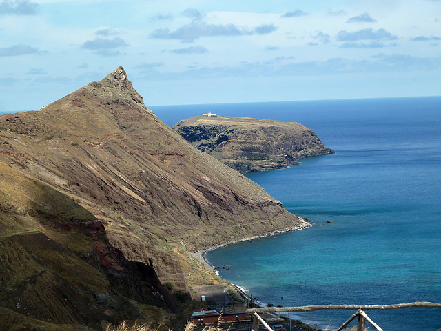 Blick zur Leuchtturminsel Ilhéu do Farol auf Porto Santo