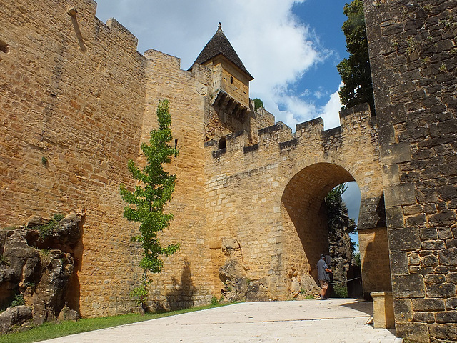 Entrée du château de Montfort (Périgord noir)