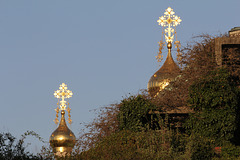 Die Türme der russischen Kapelle in der Morgensonne
