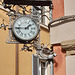 Orologio molto particolare nell'angolo di Via Petronio vecchio..Bologna