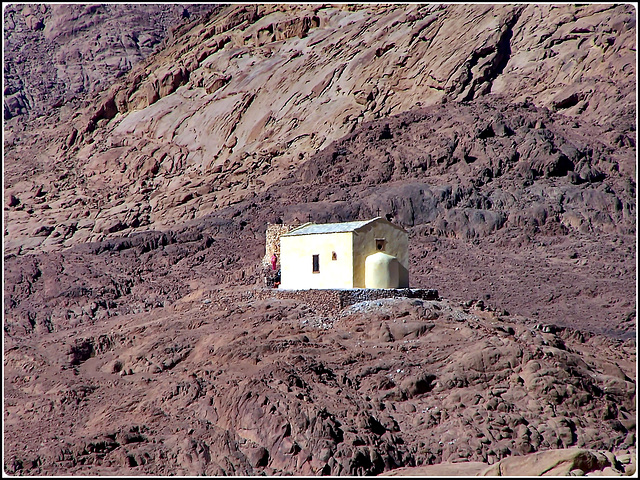 SINAI : Nella montagna arida e granitica la cappella di Aronne fratello di Mosè