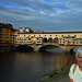 Le Ponte Vecchio à Florence . Une personne s'est incrustée au déclenchement . Désolé de vous infliger ça .  .