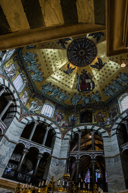 im Dom von Aachen (mit Fotobewilligung!) (© Buelipix)