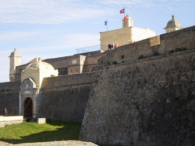 Walls, main gate and sentry boxes.