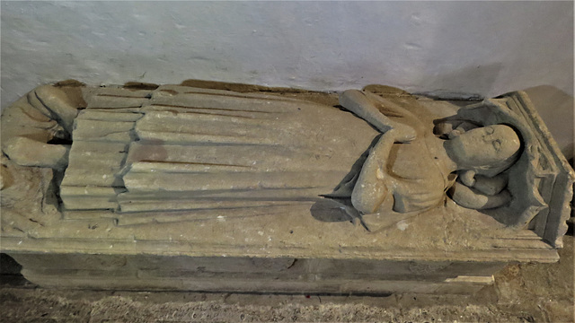 dorchester abbey church, oxon c14 tomb effigy of sir john de stonor, chief justice of the common pleas, wearing the robes of a judge +1354(37)