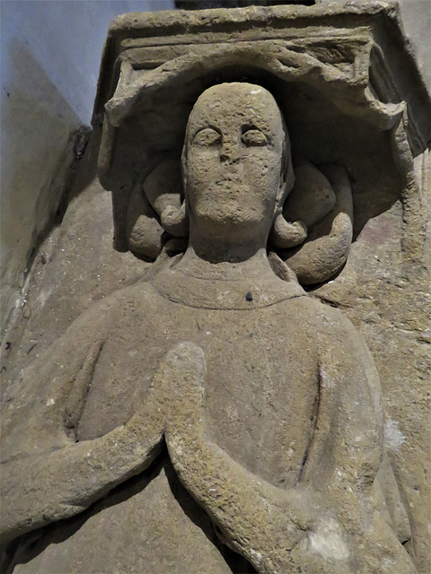 dorchester abbey church, oxon c14 tomb effigy of sir john de stonor, chief justice of the common pleas, wearing the robes of a judge +1354 (39)
