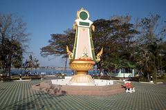 Laoian park / Parc laotien