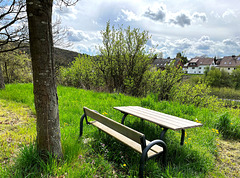 DE - Grafschaft - Tisch bei Nierendorf