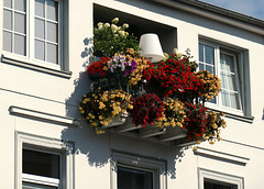 ein beneidenswert geschmückter Balkon