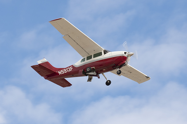 Cessna 210 N5913F