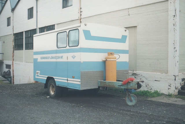 Guðmundur Jónasson Travel catering trailer , Reykjavík, Iceland – 28 July 2002 (496-31A)