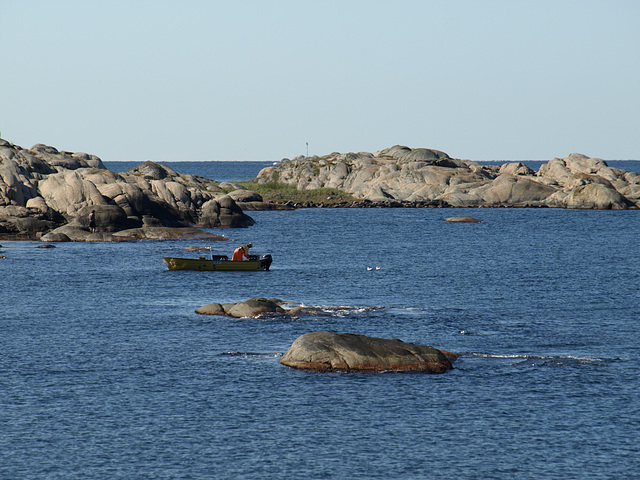 Moutmarka, with inshore fisherman