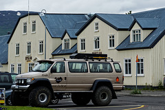 "IceAk - Super Jeep Tours" in Akureyri (© Buelipix)