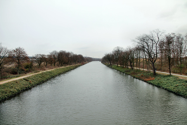 Der Rhein-Herne-Kanal von der Brücke Adenauerallee aus (Gelsenkirchen-Bismarck) / 30.12.2018