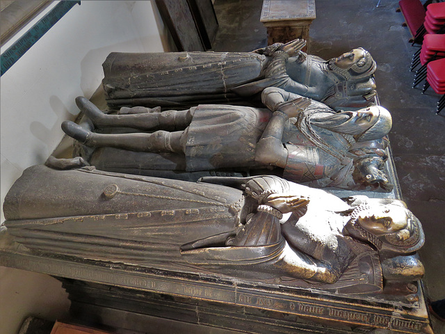 bakewell  church, derbs (43)alabaster c16 tomb of sir george vernon +1565 and two wives, attrib to richard parker