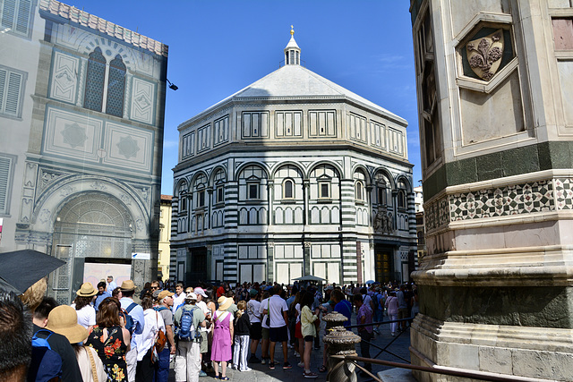 Florence 2023 – Waiting to enter the Duomo