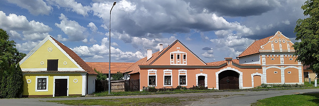 Komárov - popola arkitekturo en stilo de t.n. kamparana baroko en Suda Bohemio