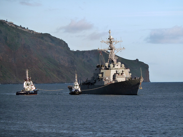 Besuch eines Amerikanischen Kriegssichiffes in Funchal Madeira I.