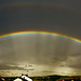 Doppelter Regenbogen mit Gegendämmerungsstrahlen - Double Rainbow with Anticrepuscular Rays - please look on black