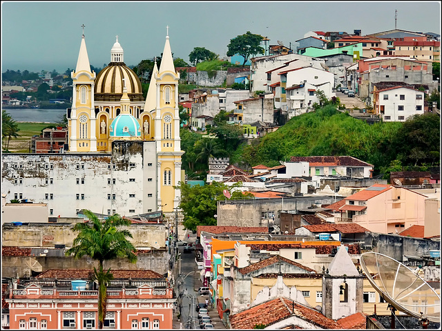 Ilhéus :  il centro città e la Cattedrale di São Sebastião