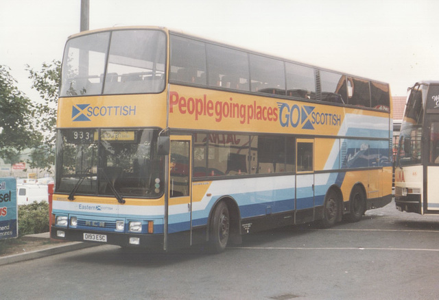 Eastern Scottish D193 ESC (Scottish Citylink livery) at Ferrybridge - 10 Sep 1988