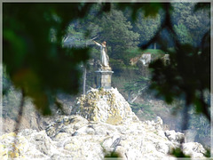 La vierge et le rocher de Bizeux dans l'estuaire de la Rance