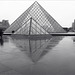 La Pyramide du Louvre un jour de pluie