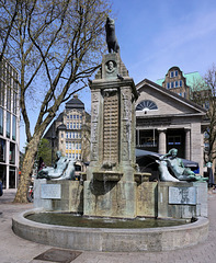 Mönckebergbrunnen mit Kulturcafé