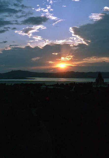 Sonnenuntergang in Bagan am Irrawady