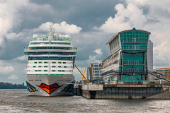 AIDA LUNA at Hamburg's Cruise Terminal (270°)