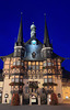 Rathaus Wernigerode zur blauen Stunde.