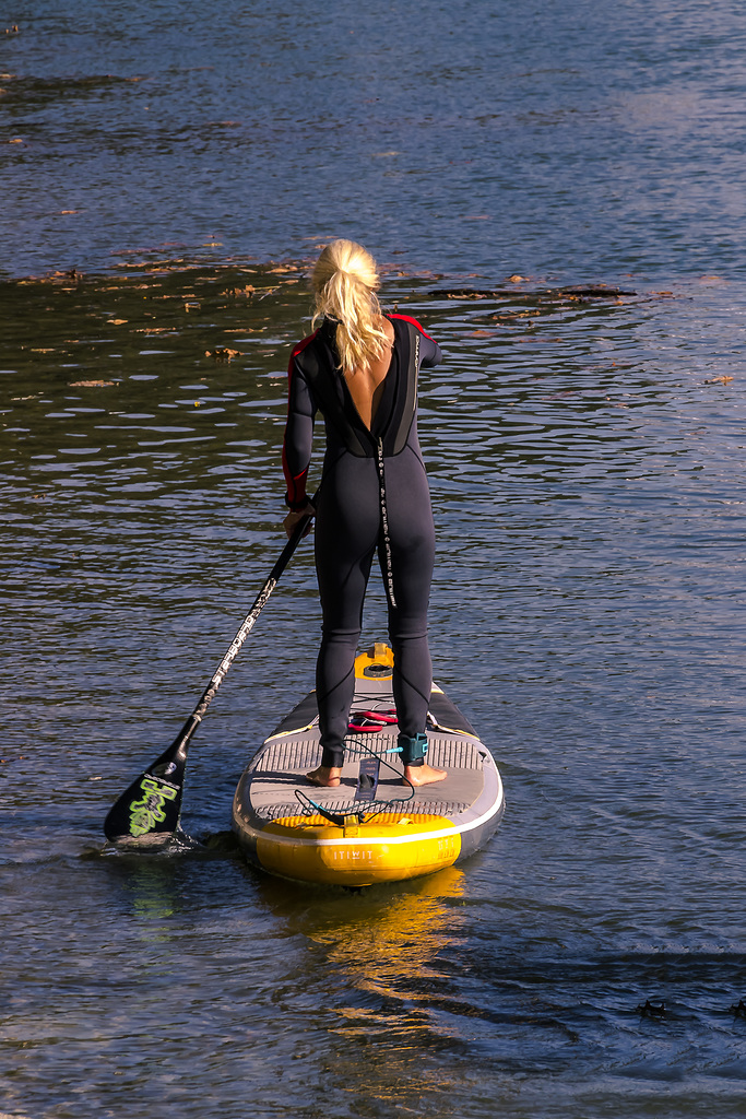Stand up paddle, woman blonde