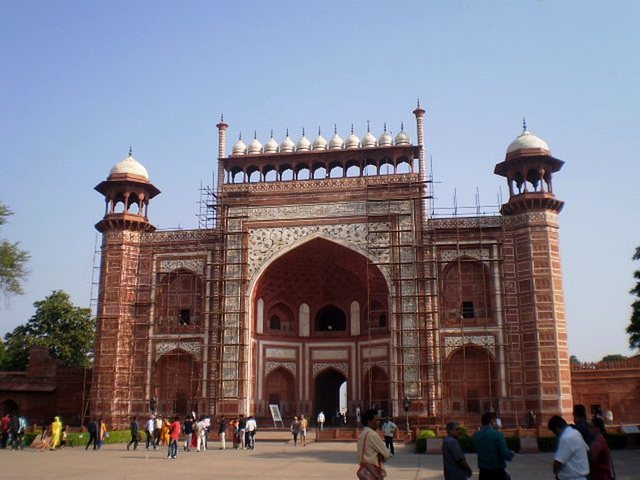 Great Gate of Taj Mahal (17th century).