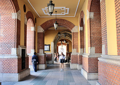 Durchgang an der Budapester Markthalle