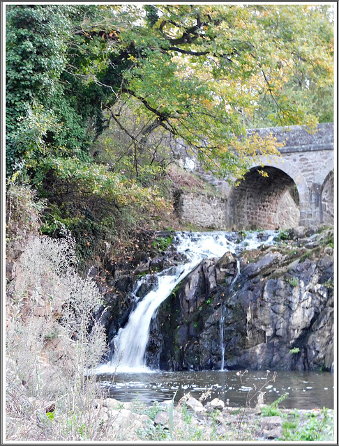La cascade près de l'étang de Néal (22)