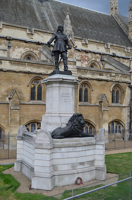 London, Monument to Oliver Cromwell