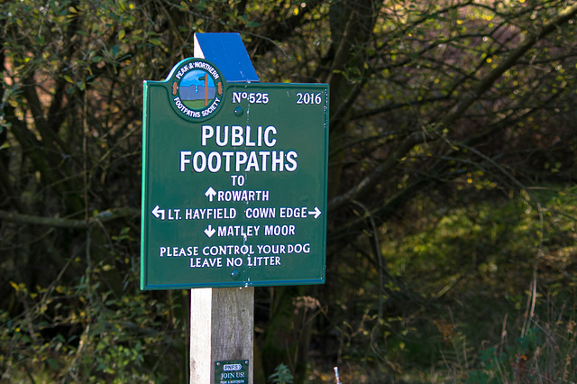 Footpath sign Number 525