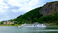 DE - Remagen - Ein Schiff auf dem Rhein