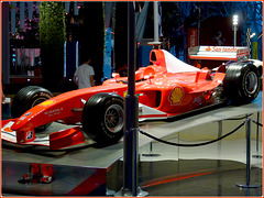 AbuDhabi : una delle tante Ferrari nel museo tutto rosso !