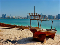 AbuDhabi : la spiaggia che guarda la città da Marina Mall