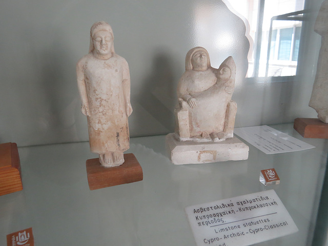 Statuettes d'époque pré-gréco-romaine.