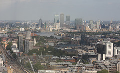 Canary Wharf and the curves of the Thames
