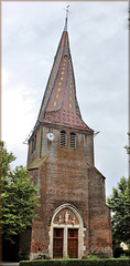 Mervans (71) L'église et son clocher tors.