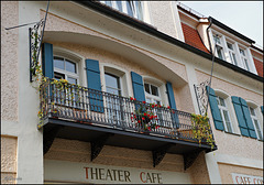Theater & Balkon = Theaterloge!? ;-)