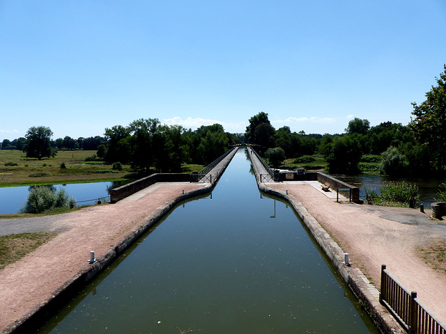 Digoin - Canal latéral à la Loire